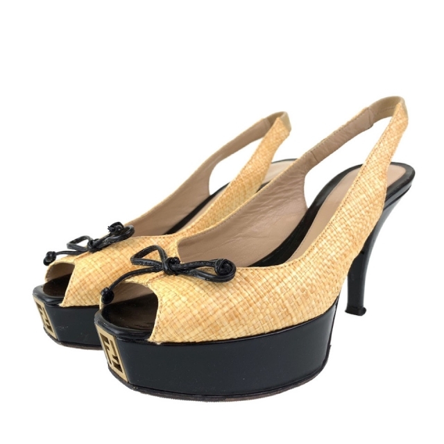 FENDI(フェンディ)のフェンディ エナメル FFロゴ バックストラップ サンダル レディースの靴/シューズ(サンダル)の商品写真