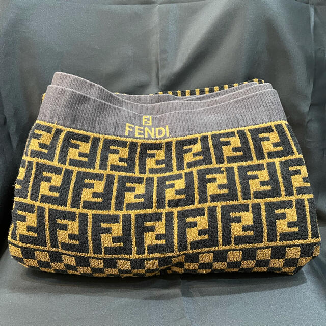 FENDI(フェンディ)のFENDI★フェンディ★タオルケット★ブランケット★バスタオル キッズ/ベビー/マタニティの寝具/家具(タオルケット)の商品写真