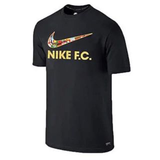 ナイキ(NIKE)の新品 MサイズナイキFCメンズTシャツNIKE.FCスオッシュフラグTシャツ(Tシャツ/カットソー(半袖/袖なし))