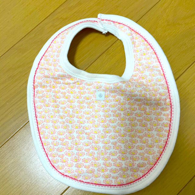 TOCCA(トッカ)の新品　未使用　スタイ　2点セット　女の子 キッズ/ベビー/マタニティのこども用ファッション小物(ベビースタイ/よだれかけ)の商品写真