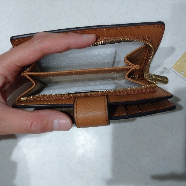 Michael Kors(マイケルコース)のMICHAEL KORS（マイケルコース）の2つ折り財布 レディースのファッション小物(財布)の商品写真