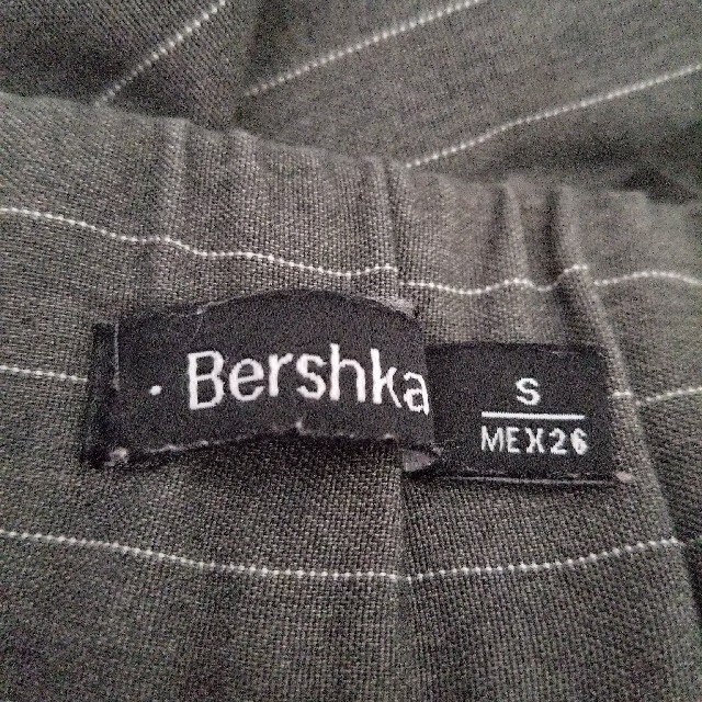 Bershka(ベルシュカ)の【値下げ】Bershka サスペンダー付ピンストライプパンツ レディースのパンツ(カジュアルパンツ)の商品写真