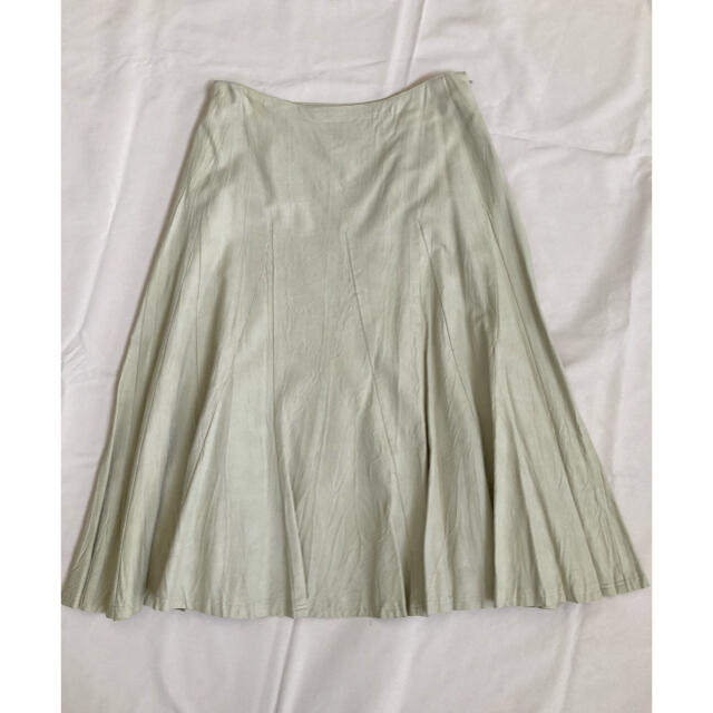 フェイクレザースカート、クリーム色 レディースのスカート(ひざ丈スカート)の商品写真