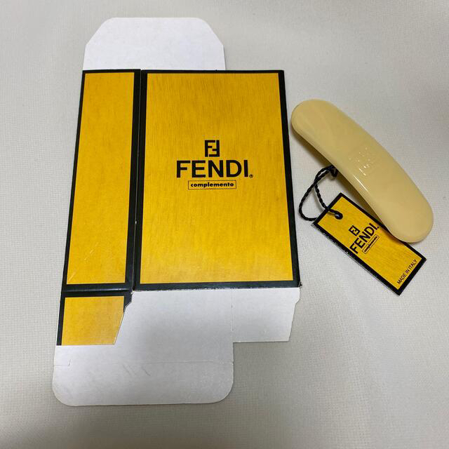 タグも FENDI バレッタ クリームの通販 by キャス's shop｜フェンディならラクマ - 未使用 フェンディ ⊎のフェンデ