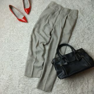 スピックアンドスパン(Spick & Span)の♡ぷりん♡様【美品】スピック＆スパン　タックテーパードパンツ　38サイズ(カジュアルパンツ)