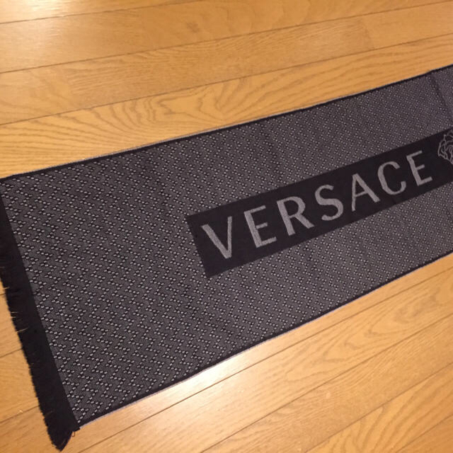 VERSACE(ヴェルサーチ)のヴェルサーチ マフラー ヴィンテージ  メデューサ レディースのファッション小物(マフラー/ショール)の商品写真