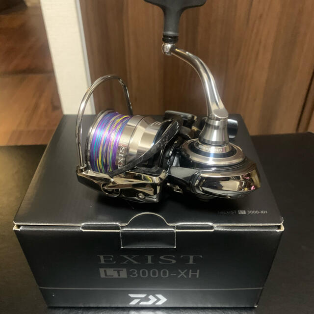 DAIWA(ダイワ)の使用一度だけ ダイワ 18 イグジスト LT 3000-XH 未使用ライン付き スポーツ/アウトドアのフィッシング(リール)の商品写真