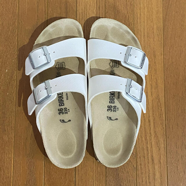 BIRKENSTOCK(ビルケンシュトック)のビルケンシュトック アリゾナ 白 ホワイト 幅狭 36 23〜23.5くらい レディースの靴/シューズ(サンダル)の商品写真