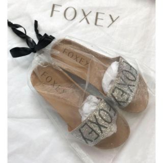 フォクシー(FOXEY)の未使用✨FOXEYグリッターサンダル(サンダル)