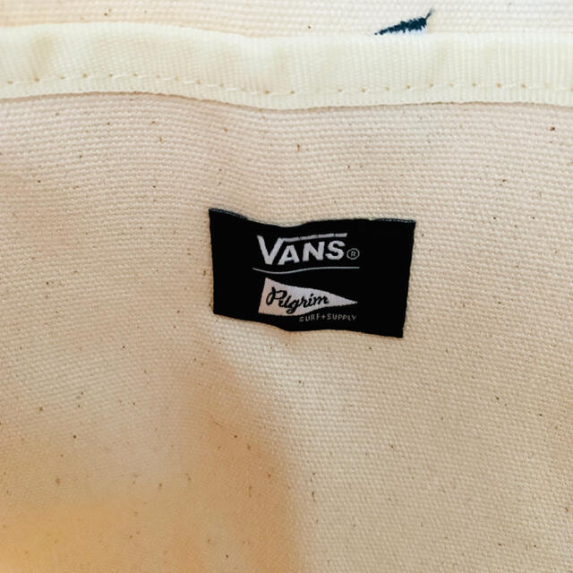 VANS(ヴァンズ)のVANS PILGRIM SURF SUPPLY TOTE 25L メンズのバッグ(トートバッグ)の商品写真