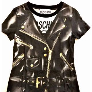 モスキーノ(MOSCHINO)のモスキーノ　　　　イタリア製　Tシャツ　格安　最終(Tシャツ(半袖/袖なし))