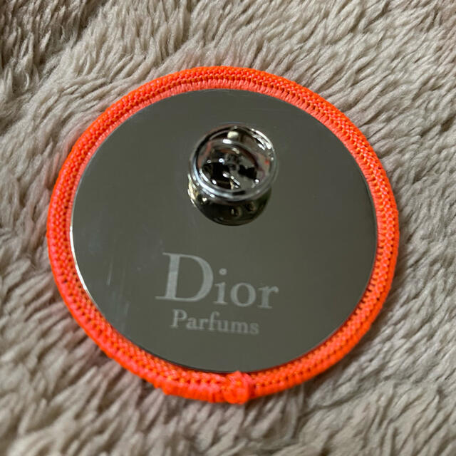 Dior(ディオール)の【値下げ】ディオールバッチ　DIORバッチ エンタメ/ホビーのアニメグッズ(バッジ/ピンバッジ)の商品写真