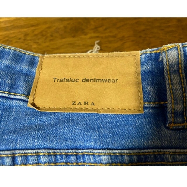 ZARA(ザラ)のZARA 38インチ　デニム　ダメージ レディースのパンツ(デニム/ジーンズ)の商品写真