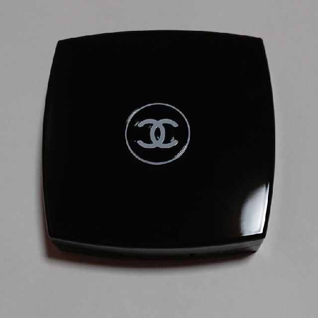 CHANEL(シャネル)の【中古】レキャトルオンブル/シャネル/352エレメンタル コスメ/美容のベースメイク/化粧品(アイシャドウ)の商品写真