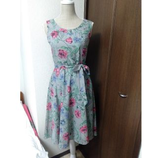 ローラアシュレイ(LAURA ASHLEY)のローラ・アシュレイ　ワンピース(ひざ丈ワンピース)