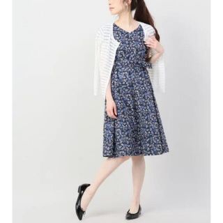 イエナ(IENA)の【美品】ラトータリテ　リバティ花柄　コットンワンピース　ネイビー　紺(ひざ丈ワンピース)