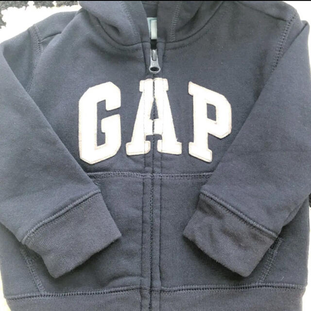 babyGAP(ベビーギャップ)のbabyGAP パーカー 90 キッズ/ベビー/マタニティのキッズ服男の子用(90cm~)(ジャケット/上着)の商品写真