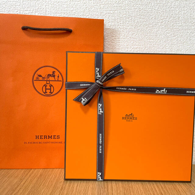 Hermes(エルメス)のbonbon様専用【新品】エルメス モザイク プラチナ 16cm プレート インテリア/住まい/日用品のキッチン/食器(食器)の商品写真