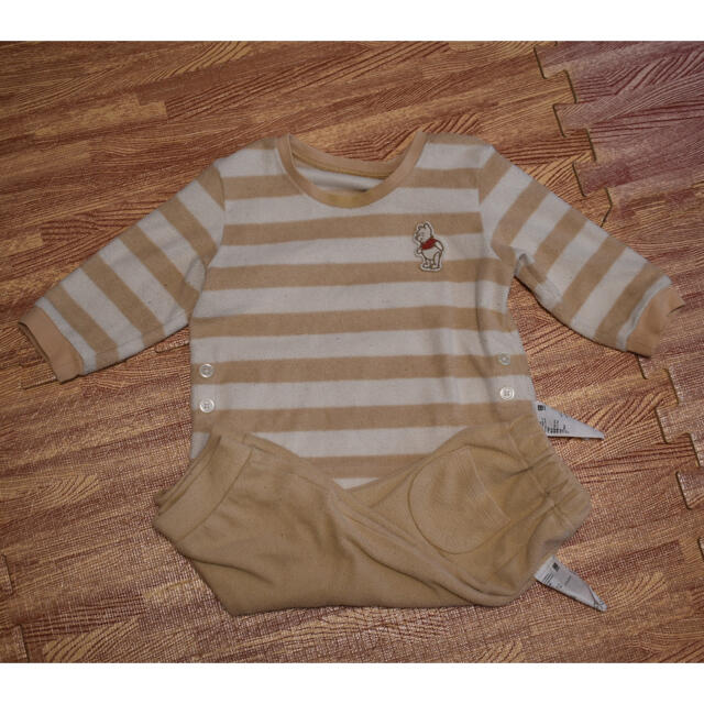 UNIQLO(ユニクロ)のプーさん　フリースパジャマ  80 キッズ/ベビー/マタニティのベビー服(~85cm)(パジャマ)の商品写真