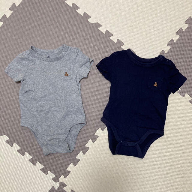 babyGAP(ベビーギャップ)のbaby GAP 半袖ロンパース  2着セット　70 80 キッズ/ベビー/マタニティのベビー服(~85cm)(ロンパース)の商品写真