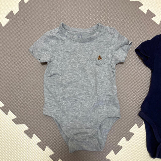 babyGAP(ベビーギャップ)のbaby GAP 半袖ロンパース  2着セット　70 80 キッズ/ベビー/マタニティのベビー服(~85cm)(ロンパース)の商品写真