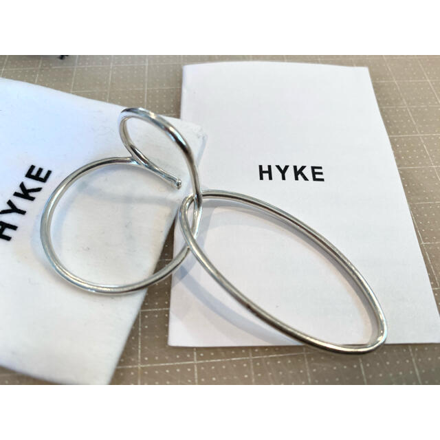 HYKE(ハイク)のHYKE ダブルリングイヤーカフ レディースのアクセサリー(イヤーカフ)の商品写真