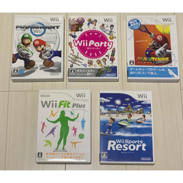 Wii(ウィー)の【再値下げ】Wii本体・コントローラー・ソフト エンタメ/ホビーのゲームソフト/ゲーム機本体(家庭用ゲーム機本体)の商品写真