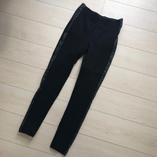 ザラ(ZARA)のZARA サイドレザー　レギンス(レギンス/スパッツ)