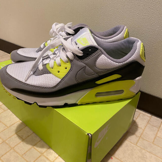 NIKE(ナイキ)のNIKE air max 90 30周年　volt メンズの靴/シューズ(スニーカー)の商品写真