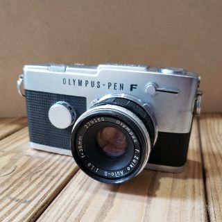 オリンパス(OLYMPUS)のビンテージ　フイルムカメラ　　　オリンパス　Pen FT　F1.8　38mm(フィルムカメラ)