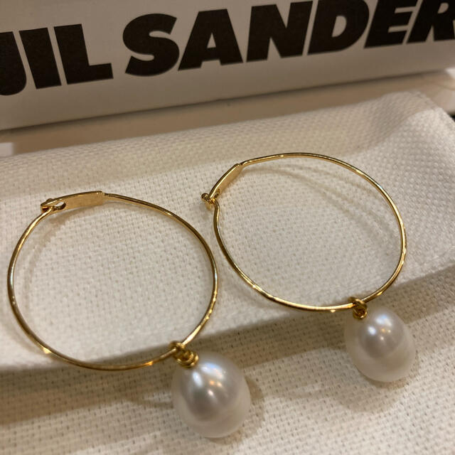 Jil Sander(ジルサンダー)のhula 様　新品　JIL SANDER ジル・サンダー パールフープピアス レディースのアクセサリー(ピアス)の商品写真