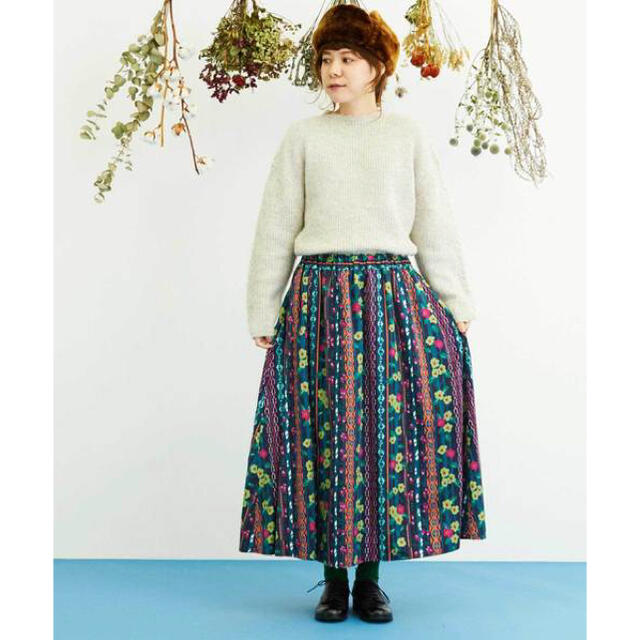 bulle de savon(ビュルデサボン)のビュルデサボン　クレマチスの壁紙プリント　ギャザースカート レディースのスカート(ロングスカート)の商品写真