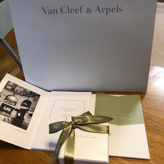 Van Cleef & Arpels(ヴァンクリーフアンドアーペル)のヴァンクリーフ&アーペル　空箱 レディースのバッグ(ショップ袋)の商品写真