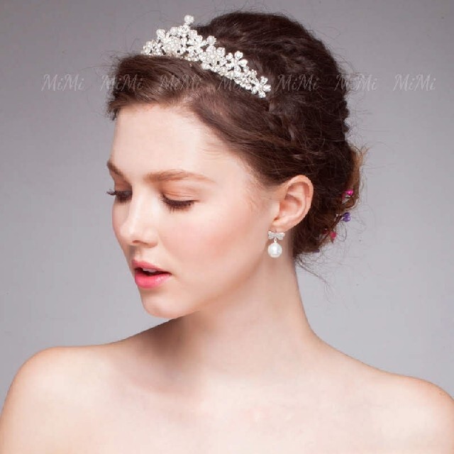新品✨パールティアラ ヘッドドレス ウェディング 髪飾り ブライダル 結婚式 レディースのフォーマル/ドレス(ウェディングドレス)の商品写真