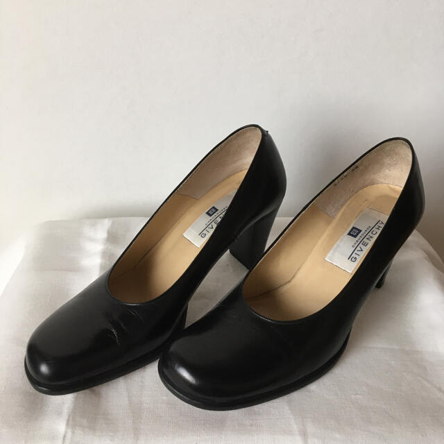 本革日本製！　ジバンシィ　黒色　パンプス レディースの靴/シューズ(ハイヒール/パンプス)の商品写真