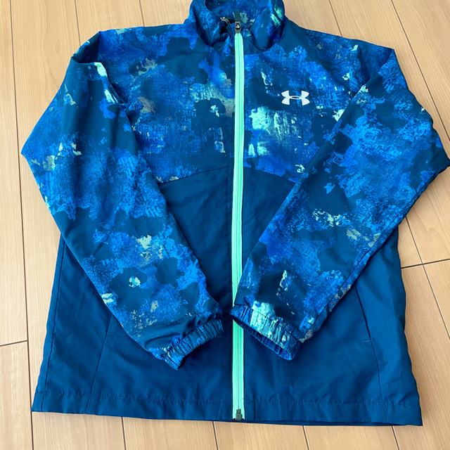 UNDER ARMOUR(アンダーアーマー)のアンダーアーマーのウィンドブレーカー　150 キッズ/ベビー/マタニティのキッズ服男の子用(90cm~)(ジャケット/上着)の商品写真