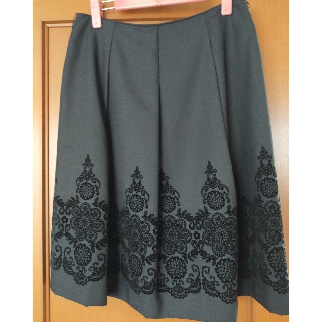 GALLERY VISCONTI(ギャラリービスコンティ)のGALLERY　VISCONTI　スカート　（ブラック） レディースのスカート(ひざ丈スカート)の商品写真