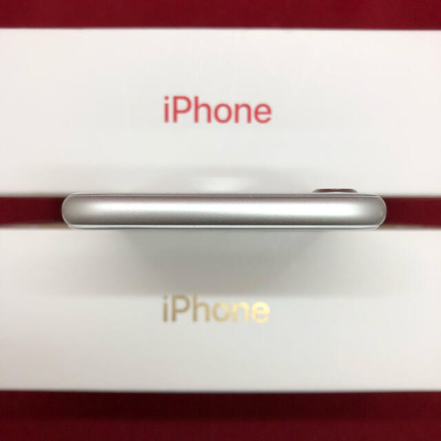 Apple(アップル)のSIMフリー iPhone8 64GB シルバー 極美品 スマホ/家電/カメラのスマートフォン/携帯電話(スマートフォン本体)の商品写真