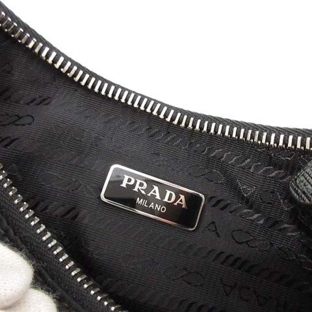 PRADA(プラダ)のプラダ Re-Edition 2005 ハンドバッグ アクセサリーポーチ 黒 レディースのバッグ(その他)の商品写真