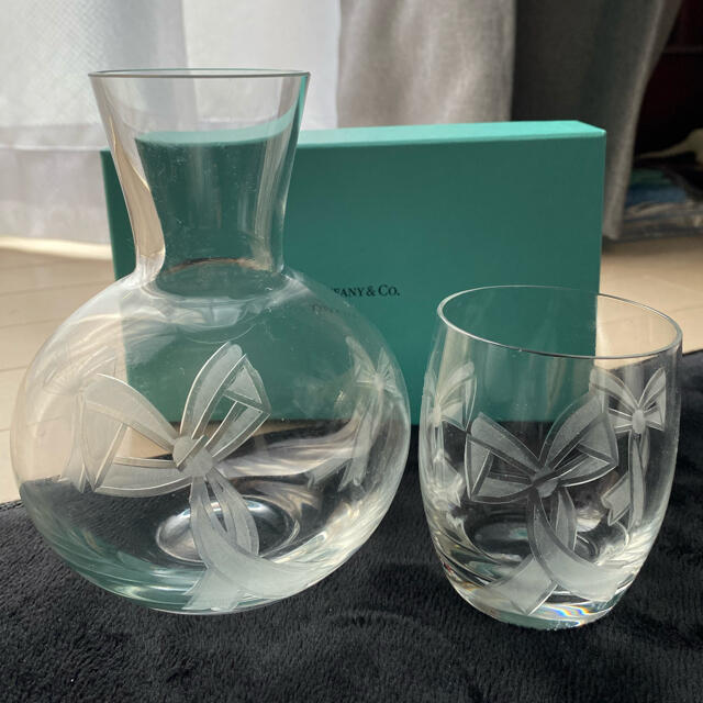 Tiffany & Co.(ティファニー)の専用✨Tiffany & coリボングラス&ボトル ⭐︎glass&bottle インテリア/住まい/日用品のキッチン/食器(タンブラー)の商品写真