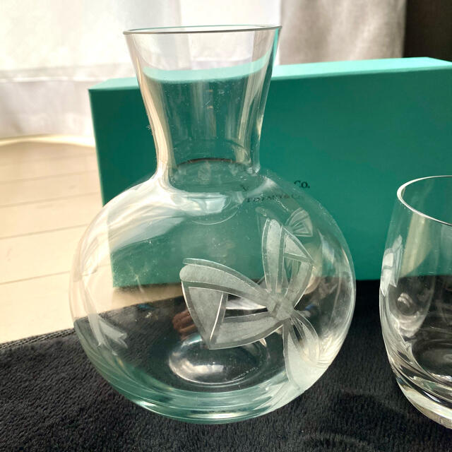 Tiffany & Co.(ティファニー)の専用✨Tiffany & coリボングラス&ボトル ⭐︎glass&bottle インテリア/住まい/日用品のキッチン/食器(タンブラー)の商品写真