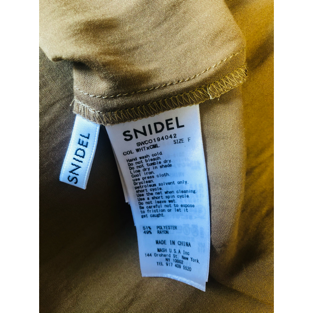 SNIDEL(スナイデル)のスナイデル　サテンキャミワンピース　ゴールド　snidel レディースのワンピース(ロングワンピース/マキシワンピース)の商品写真