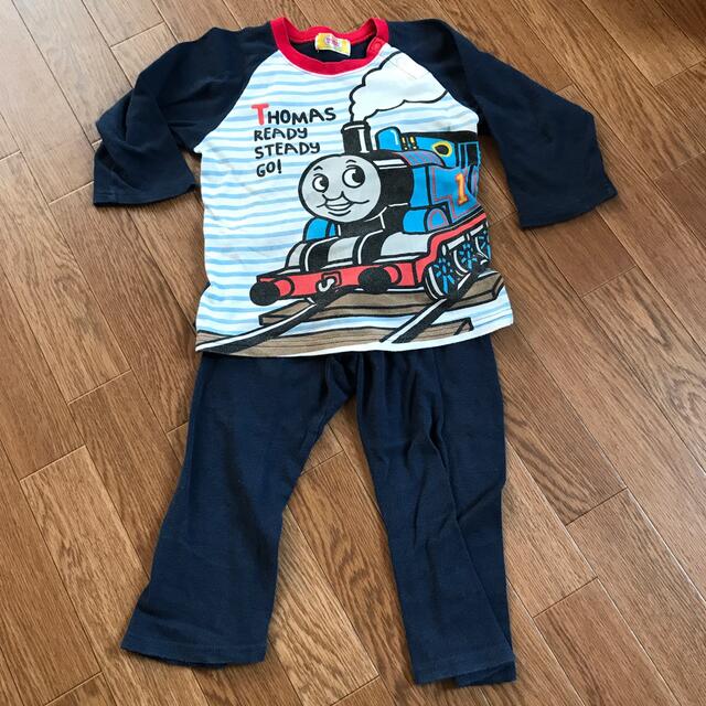 トーマス　長袖パジャマ　100サイズ キッズ/ベビー/マタニティのキッズ服男の子用(90cm~)(パジャマ)の商品写真