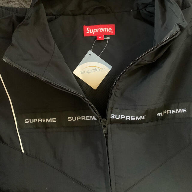 Supreme(シュプリーム)のsupreme cross Paneled Track Jacket 新品 M メンズのジャケット/アウター(ナイロンジャケット)の商品写真