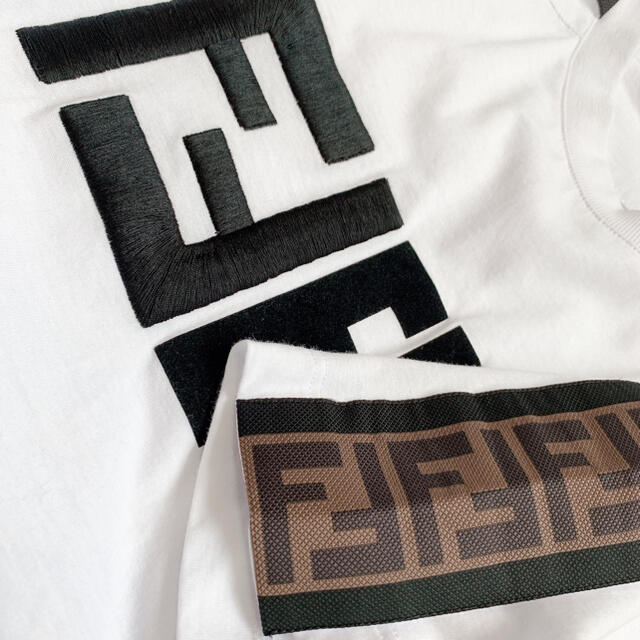 FENDI(フェンディ)のFENDI   2019ss ロゴ刺繍　FF柄　コットン　Tシャツ レディースのトップス(Tシャツ(半袖/袖なし))の商品写真