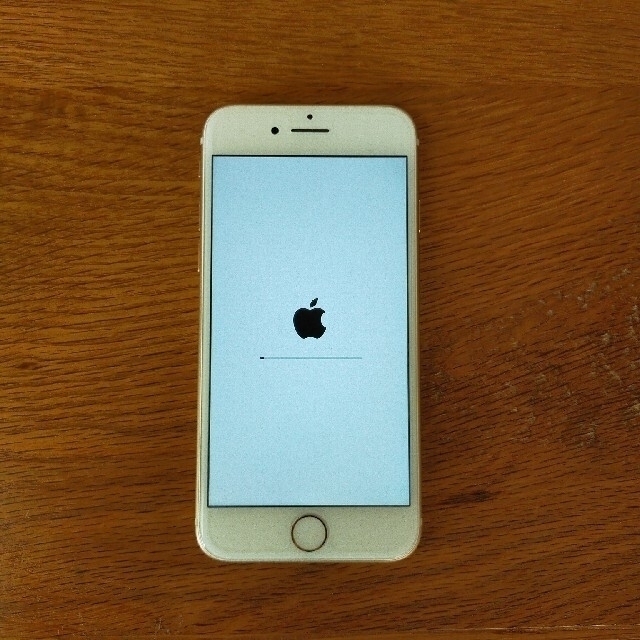iPhone 8 64gb ゴールド SIMフリー 美品 専用ケースつき 卸し売り購入 