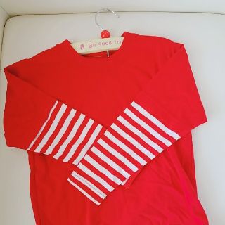 ミキハウス(mikihouse)の展示品☆子供服☆赤　カットソー　ハンガー付き(Tシャツ/カットソー)