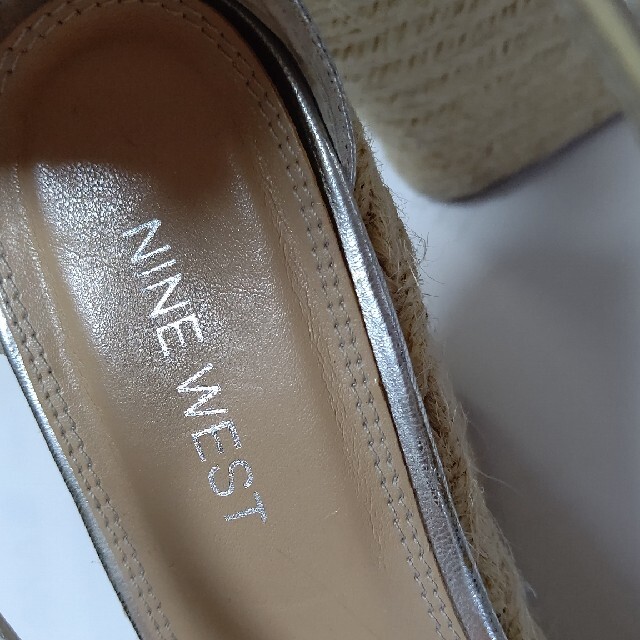 NINE WEST(ナインウエスト)のナインウエスト  シルバーサンダル レディースの靴/シューズ(サンダル)の商品写真