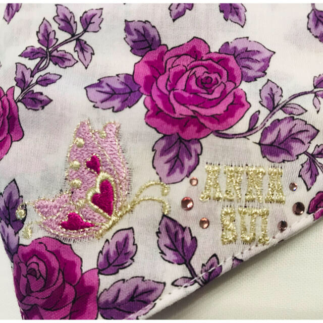 sale❣️ANNA SUI ⌘ 蝶の刺繍のマスクカバー ⌘ リボンとチャーム付 ハンドメイドのファッション小物(その他)の商品写真