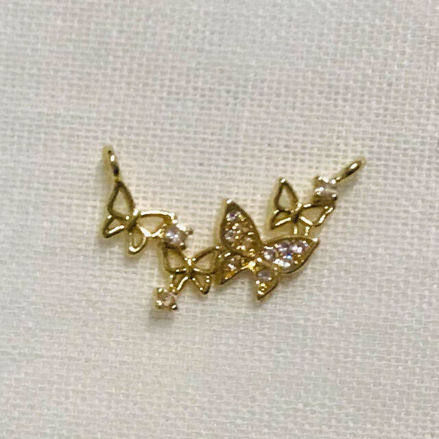 sale❣️ANNA SUI ⌘ 蝶の刺繍のマスクカバー ⌘ リボンとチャーム付 ハンドメイドのファッション小物(その他)の商品写真